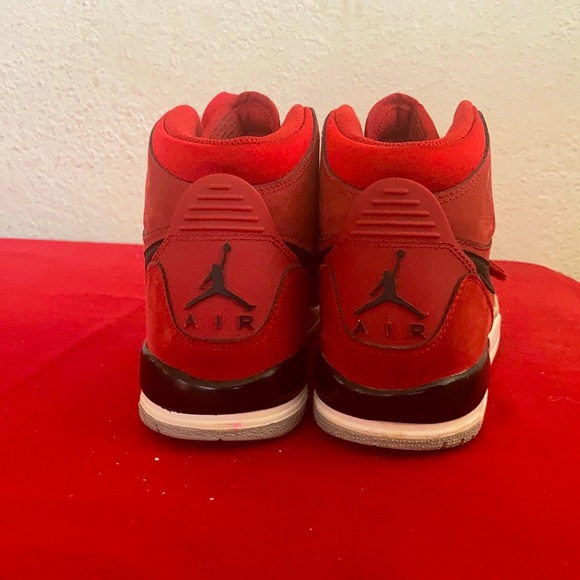 Nike Air Jordan’s in size youth 6 - Picture 1 of 4